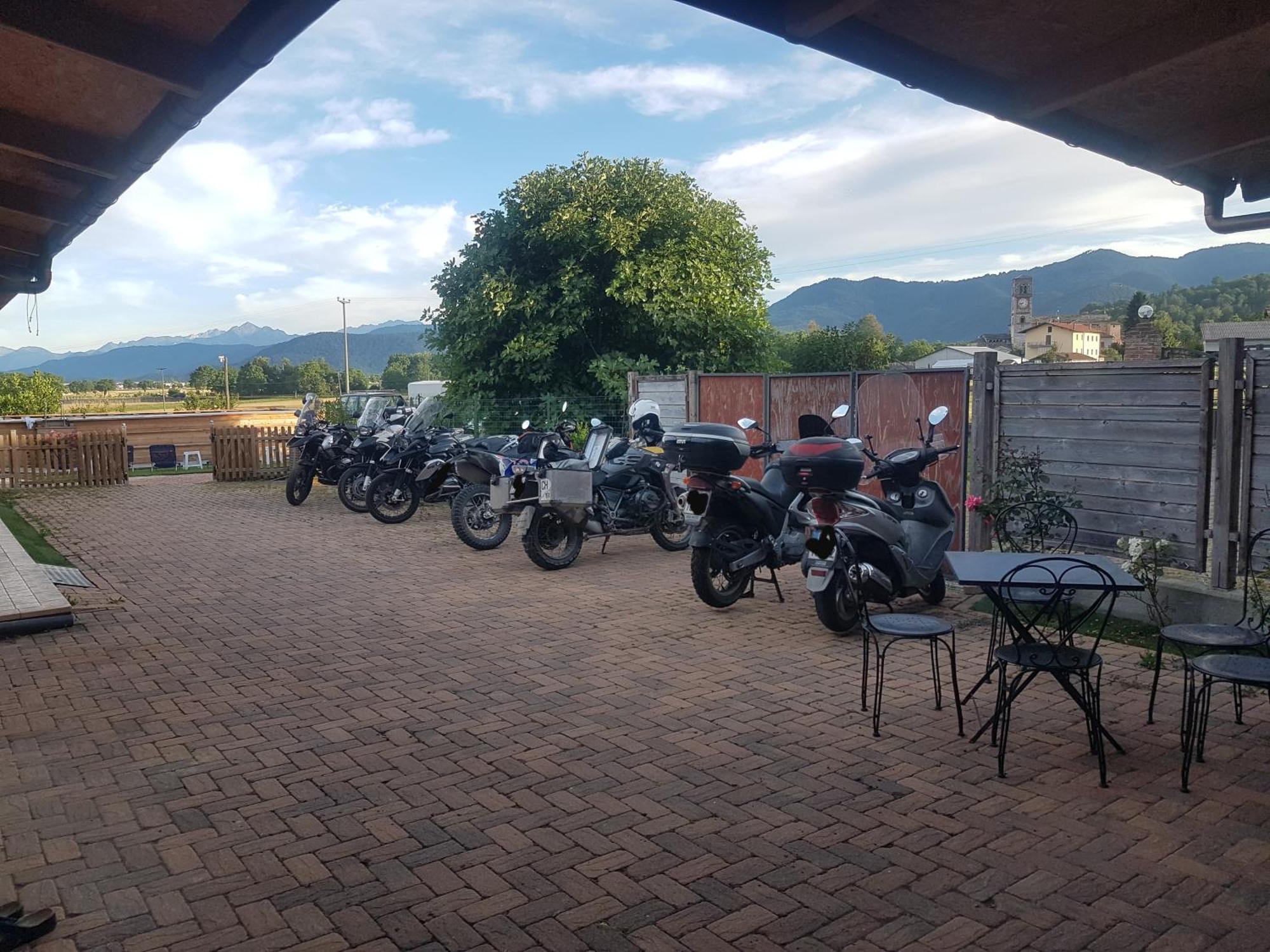 Locanda Dl'Angel Villar San Costanzo Zewnętrze zdjęcie